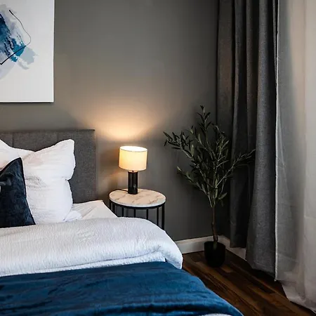 3 With Balcony Center East