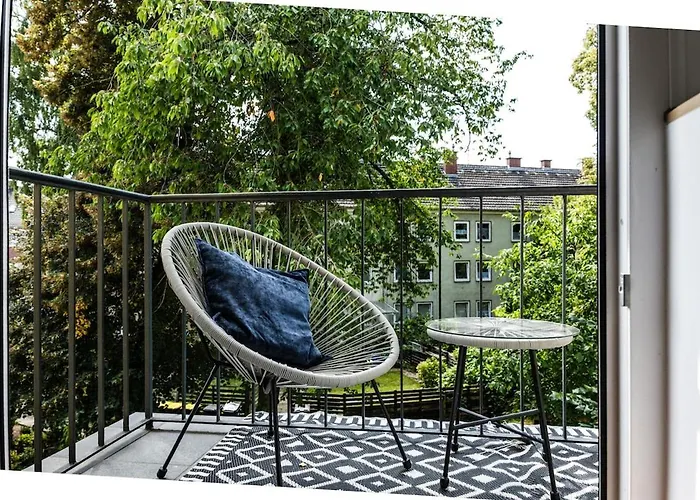 3 With Balcony Center East