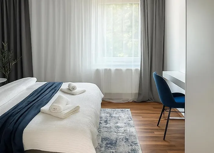 3 With Balcony Center East