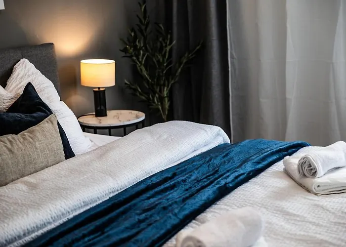 3 With Balcony Center East Daire *