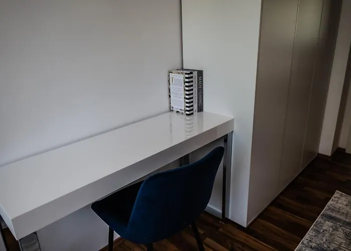 3 With Balcony Center East Daire *