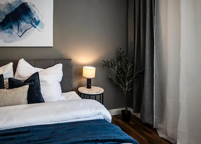 3 With Balcony Center East