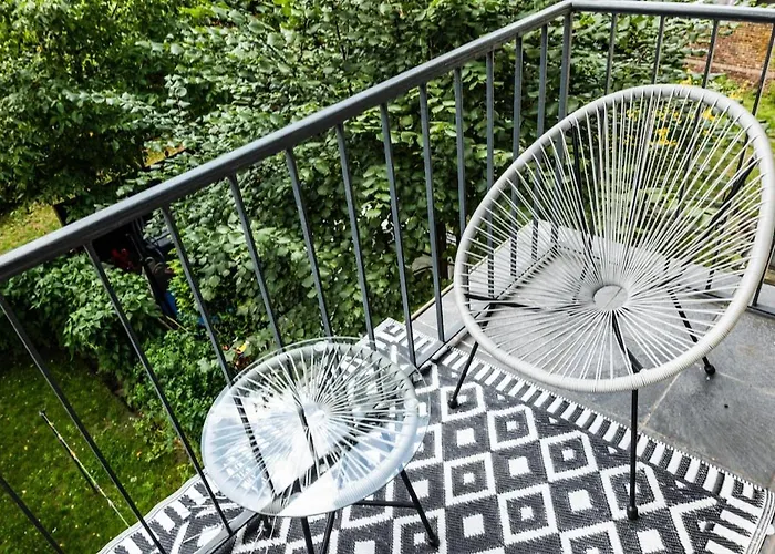 3 With Balcony Center East Daire *